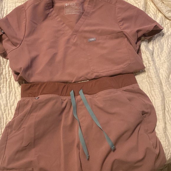 Pink set. - Picture 1 of 4